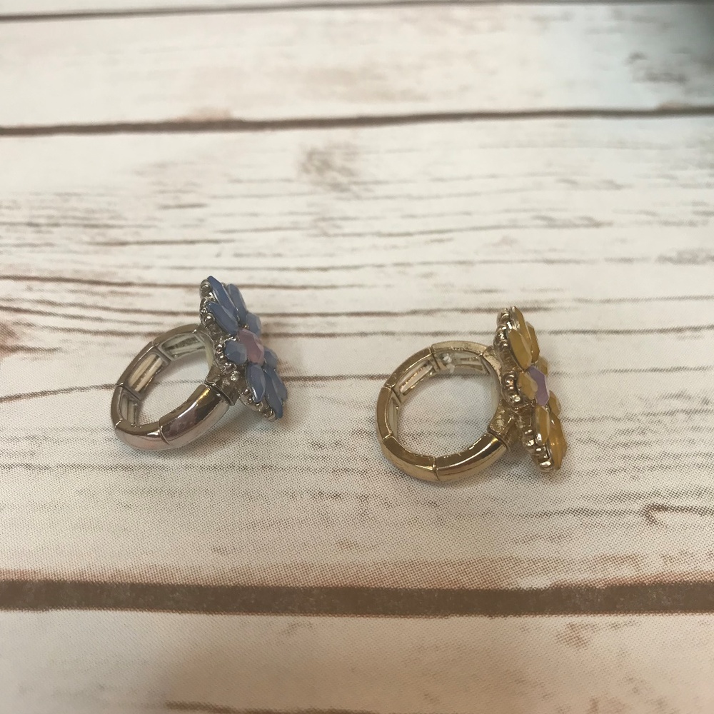 2 FUN Adjustable Flower Rings - Picture 8 of 8